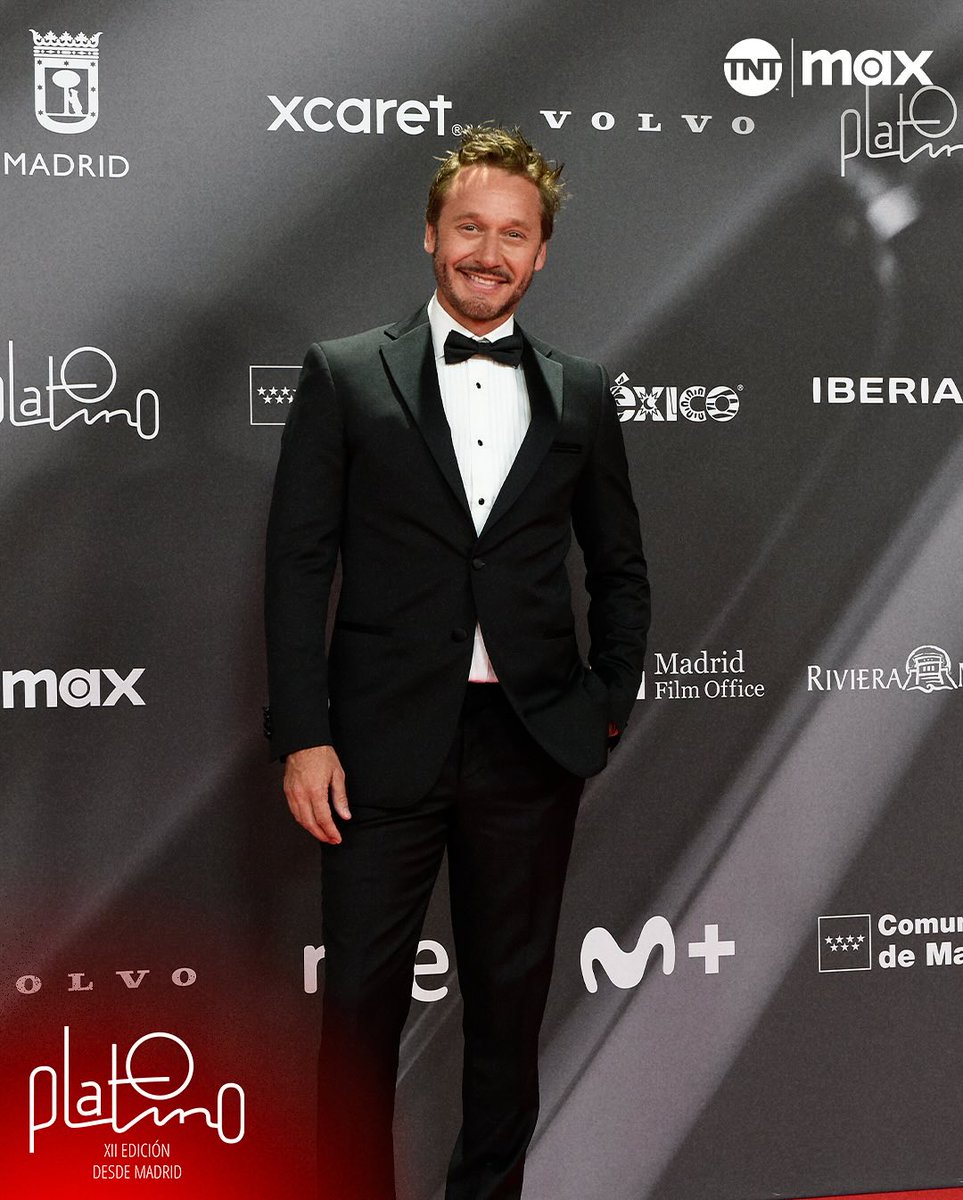 Guapo 😍 #BenjaminVicuña <a href="/benjavicunamori/">Benjamín Vicuña Luco</a> en #AlfombraRoja <a href="/PremiosPLATINO/">Premios PLATINO</a> #PLATINO2025 
📷 <a href="/TNTLA/">TNT™ América Latina</a> #PremiosPlatinoTNT