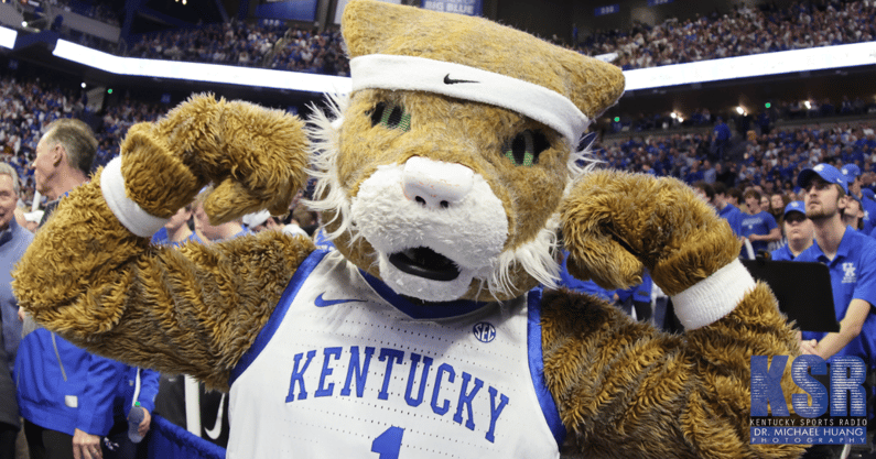 KSRonX's tweet photo. Kentucky's new transfer commits sure did enjoy their official visits to UK over the weekend.

"MAN I LOVE KENTUCKY!!"

➡️ https://t.co/OGogLLTalO https://t.co/LpyRIWwStS