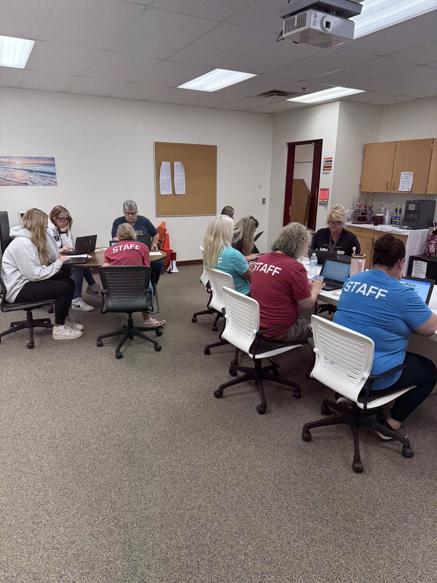 CommEdQCUSD's tweet photo. On Tuesday the QCUSD Discovery Kids facilitators got to get some personal development . #qcleads @qcusd95 https://t.co/lNcx6JxkwA