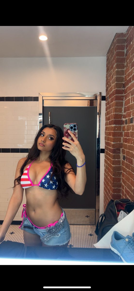 zjzeuq's tweet photo. Salute to the hot girls https://t.co/G9YTZsNvi2