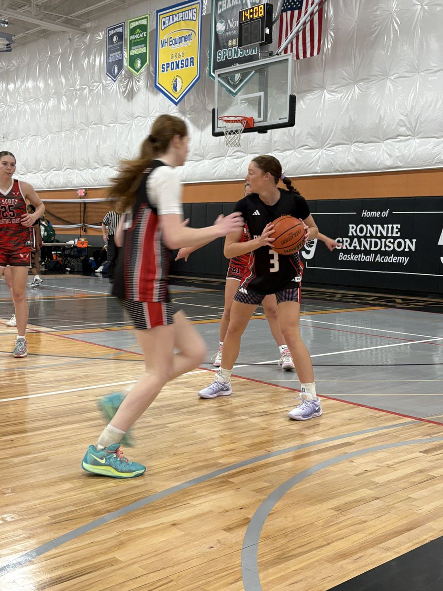 Love when we can go watch our kids have fun, compete, and get better! We were able to catch a lot of great games in Ohio. 
Most of our kids were playing in Ohio this weekend and a couple in Noblesville.
🖤💛🏀