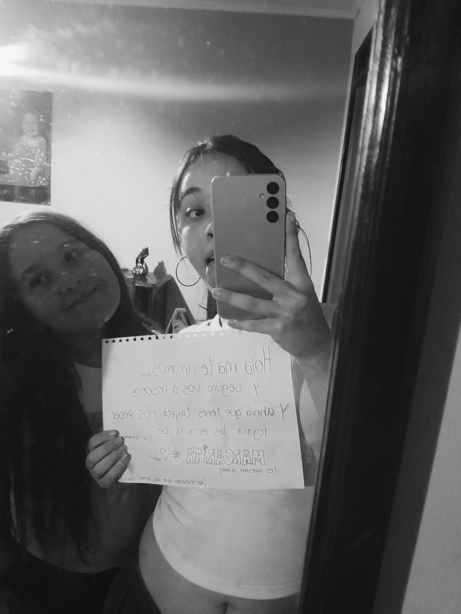 folkhada's tweet photo. holi si llego en este tuit a 250 favs mi mama me compra las entradas para margarita ayudenme 🥹🥹💘💘💘 https://t.co/Q0v6V0jOzO