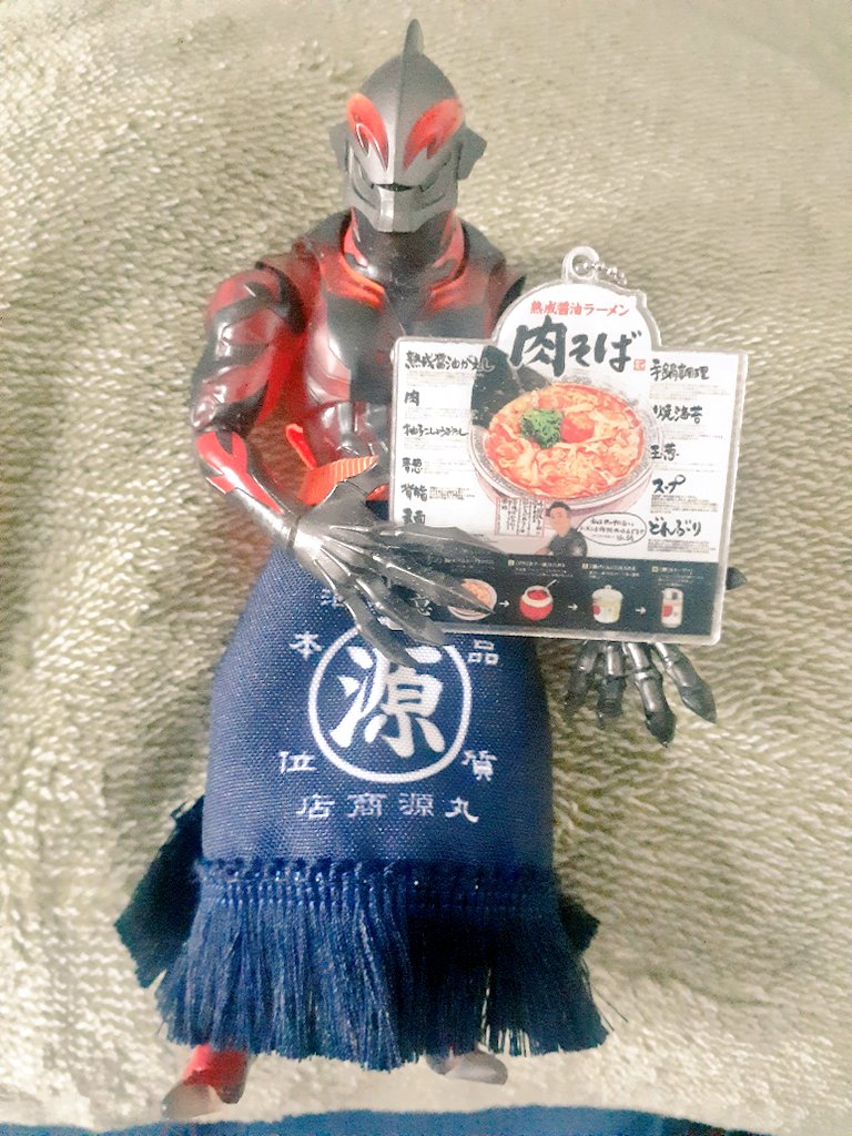 ラーメンのミニチュアほしい！って一個かったら前掛けだった……アーツには大きい……