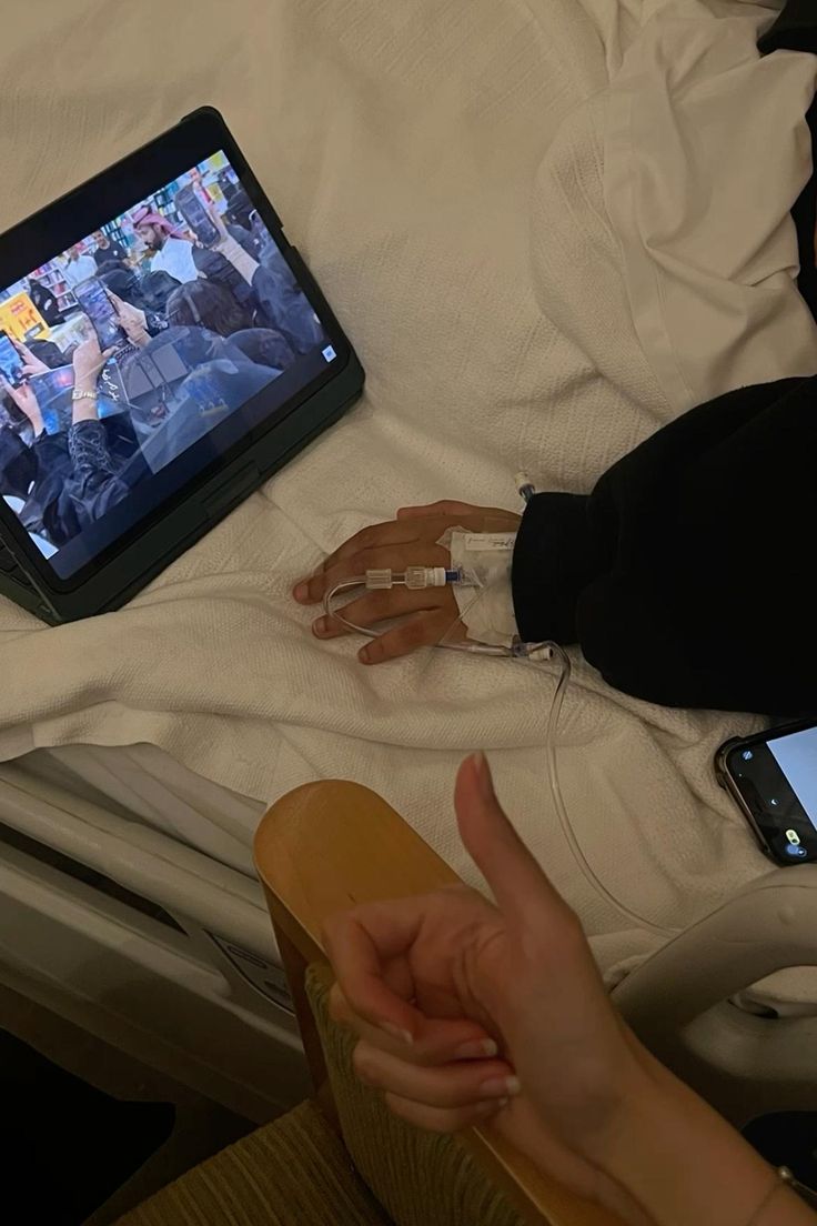 Eu aqui, desde às 17:00 no hospital, pois um funcionário meu quase perdeu a mão no manuseio de uma faca, esse é o preço por colocarem tudo em suas costas quando não se tem total controle de tudo.
