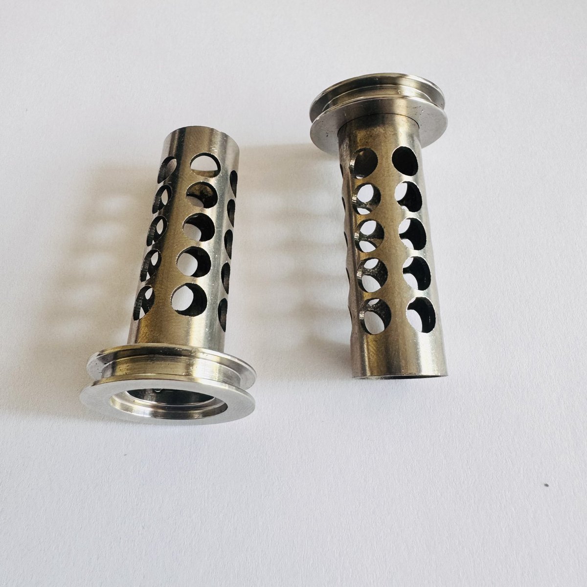 MeshFilter's tweet image. **Hot Melt Glue Machine Filter Screen Selection Guide**  
A high-quality filter screen is essential for ensuring the stable operation of hot melt glue machines. Opt for **304 stainless steel** material, which offers high-temperature resistance and strong corrosion protection,