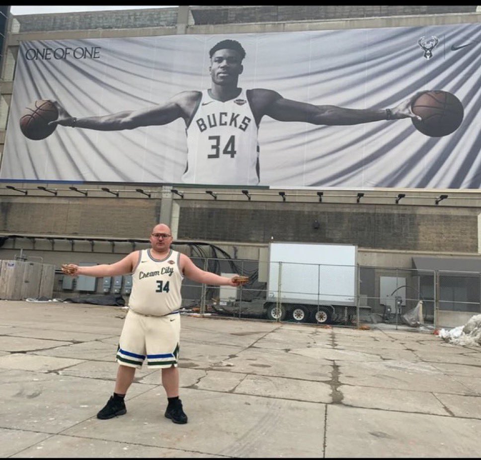 34for2's tweet photo. Brook Lopez https://t.co/v76UvyiMcM