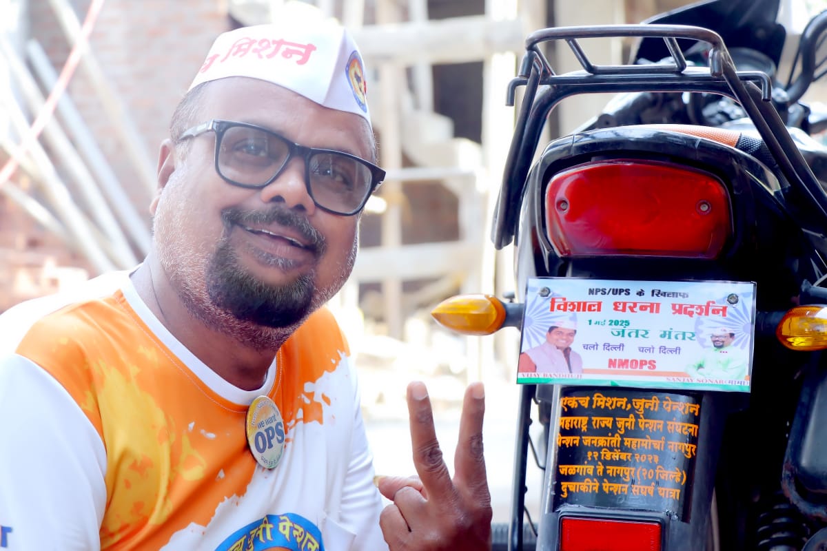 (NITIN MEHTA) (@imtechnonitin) on Twitter photo ये NPS भी ले लो,
ये PRAN भी ले लो,
छीन लो मुझसे
वो 10-14% की कहानी...
मगर मुझको लौटा दो,
वो GPF का नंबर,
वो DA की बढ़ोतरी,
वो पेंशन पुरानी...
जो रिटायरमेंट में मिलती,
वो सच्ची जवानी,
वो सरकारी भरोसा,
वो पेंशन पुरानी...
#RestoreOPS
<a href="/vijaykbandhu/">Vijay Kumar Bandhu</a>
<a href="/RLD_OPS/">🇮🇳Fighter OPS २१.1🇮🇳</a> ये NPS भी ले लो,
ये PRAN भी ले लो,
छीन लो मुझसे
वो 10-14% की कहानी...
मगर मुझको लौटा दो,
वो GPF का नंबर,
वो DA की बढ़ोतरी,
वो पेंशन पुरानी...
जो रिटायरमेंट में मिलती,
वो सच्ची जवानी,
वो सरकारी भरोसा,
वो पेंशन पुरानी...
#RestoreOPS
<a href="/vijaykbandhu/">Vijay Kumar Bandhu</a>
<a href="/RLD_OPS/">🇮🇳Fighter OPS २१.1🇮🇳</a>
