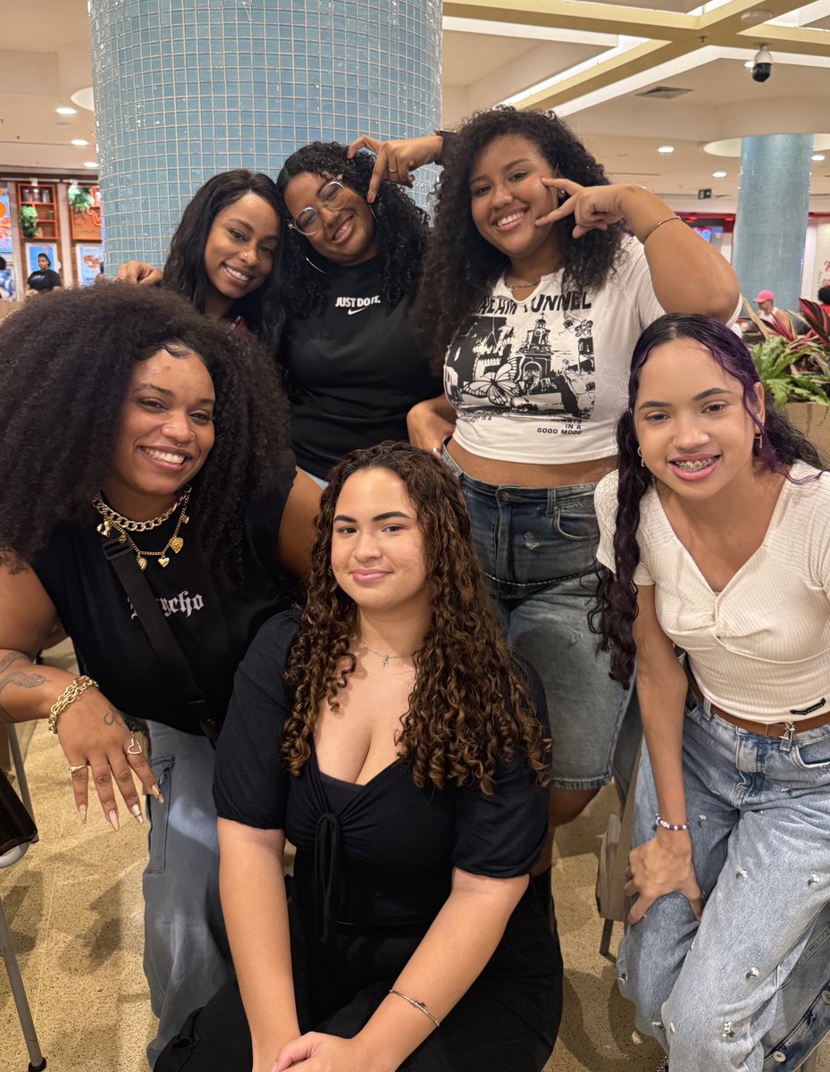 desde que saímos da casa, receber o amor e o carinho genuíno de quem nos acolhe, é sempre muito especial. hoje, conhecemos essas lindas e tivemos um fim de tarde muito especial! 🥹

o mais valioso nisso tudo, sempre será isso: o amor, as pessoas. obrigadaaaaaa a cada um que está