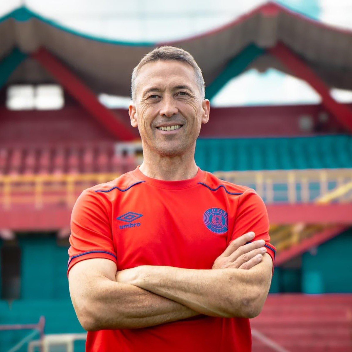 Christian Peñate (@bazucaback) on Twitter photo Si <a href="/CDeportivoFAS/">Club Deportivo FAS</a> no clasifica, este señor es el primero que debe dar un paso al costado. Increíble cómo vende espejitos a la familia Sincuir Si <a href="/CDeportivoFAS/">Club Deportivo FAS</a> no clasifica, este señor es el primero que debe dar un paso al costado. Increíble cómo vende espejitos a la familia Sincuir
