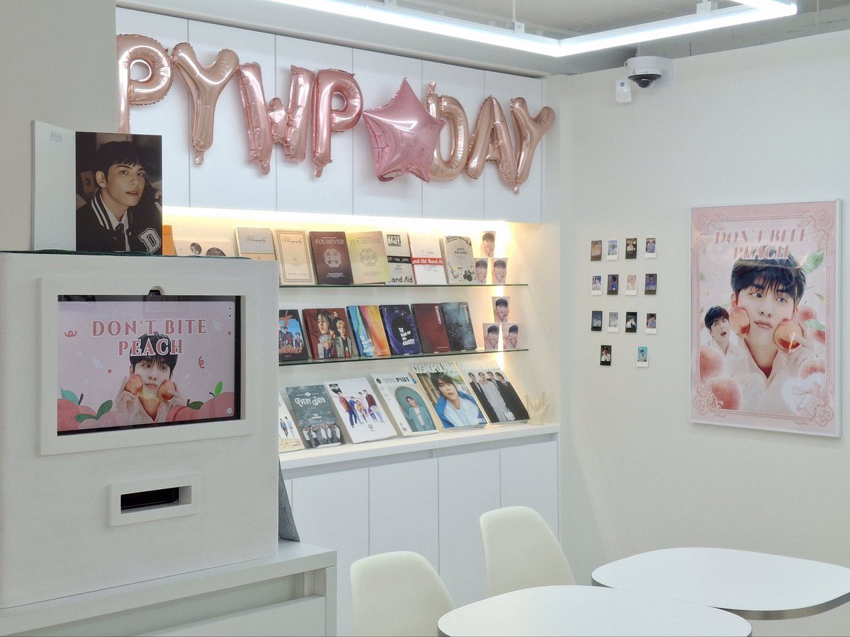 cafe_dmd's tweet photo. 𝐖𝐎𝐍𝐏𝐈𝐋'𝐒 𝐃𝐀𝐘 𝐂𝐀𝐅𝐄 𝐄𝐕𝐄𝐍𝐓

데이식스 원필님 생일카페 진행중입니다💝

🍑 디어마이디어
🗓 250426-28

#널_깨물어_줄거야
#깨물긴_뭘_깨물어

#홍대카페 #홍대이벤트카페 #홍대생일카페 #홍대카페대관 #카페대관 #홍대생카 #아이돌생일카페 #아이돌생카 #생일카페 #이벤트카페 https://t.co/l9ITstRo09