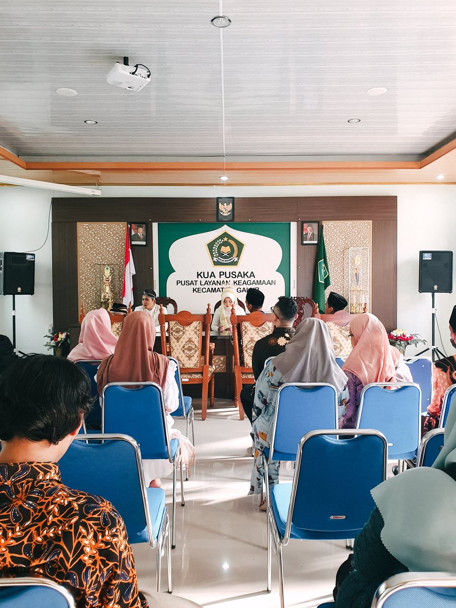 nganuism's tweet photo. Oh gini pov wedding fotografer kerja di hari senin #fotograferwedding #weddingjogja #fotograferjogja https://t.co/hthAUaTROG
