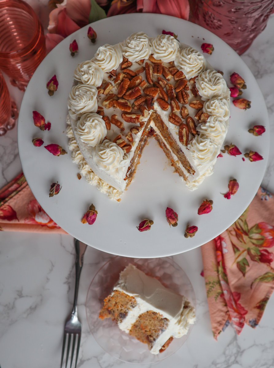 New Recipe: Vegan Maple Date Carrot Cake!
#veganrecipes fragrantvanilla.com/vegan-maple-da…