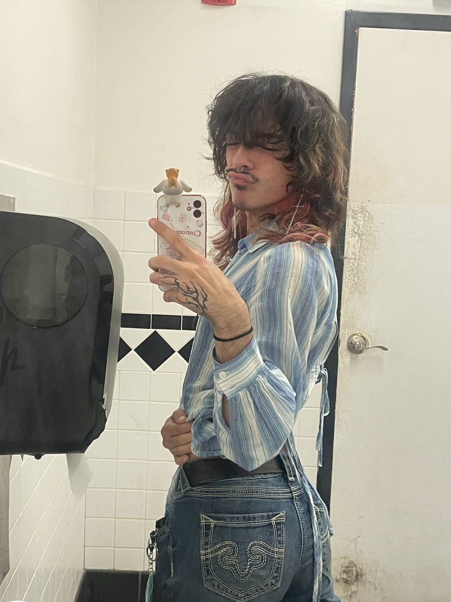NateBawls's tweet photo. #FlatButtsMatter https://t.co/jmihfs97dl