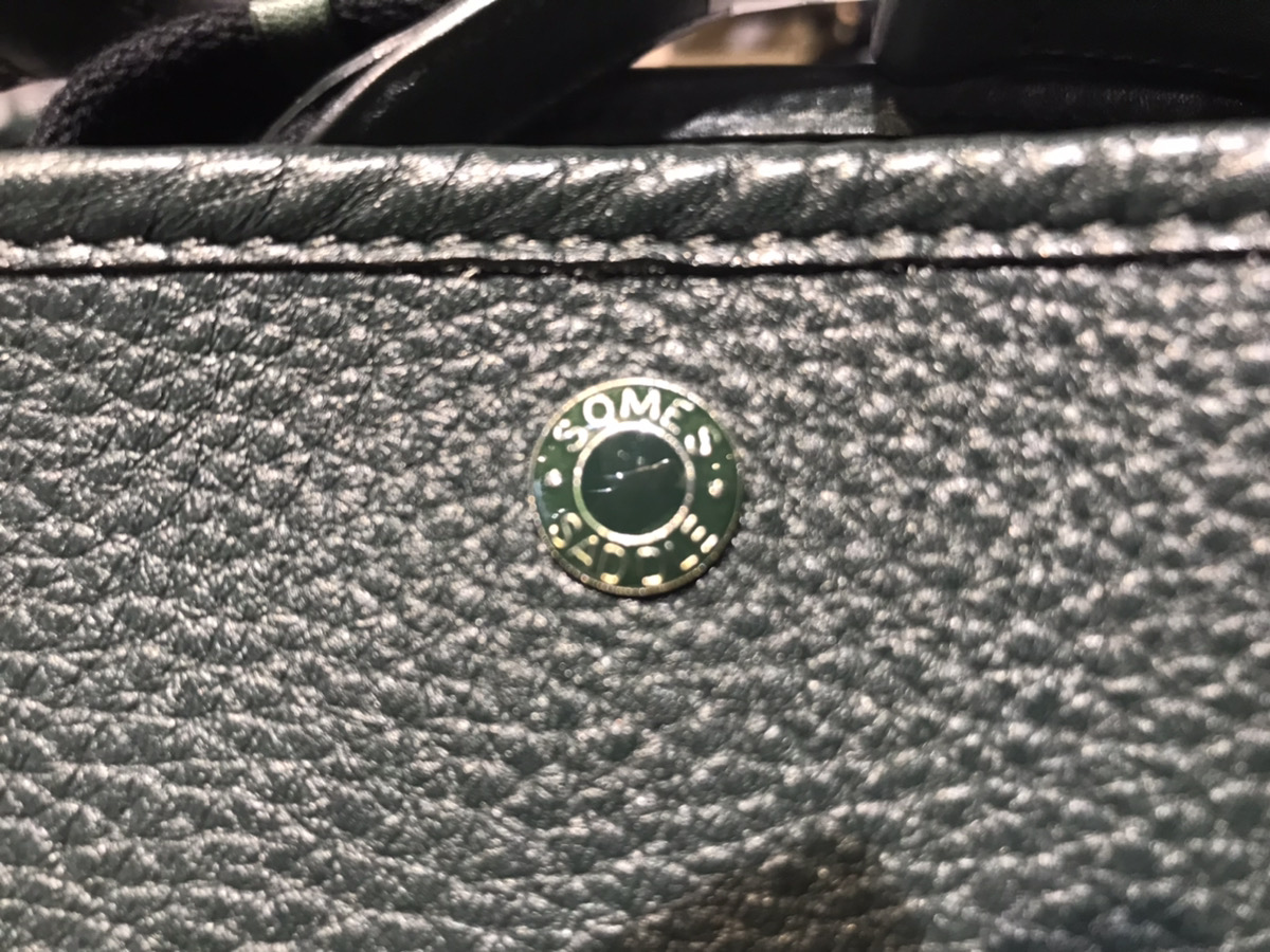 KP_KANAZAWA's tweet photo. こんにちは。
カワサキプラザ横浜金沢です。
本日はソメスサドルとKawasakiとのコラボレーションモデル『Kawasaki×SOMÈS ショルダーバッグ レインズ』のご紹介です。
是非ご来店頂き手に取ってみてください。
#カワサキ #プラザ横浜金沢
#Kawasaki
#SOMES
#ソメスサドル https://t.co/89VvWtRZj4