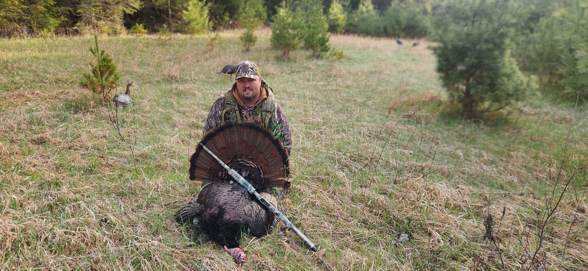 ahafermann10's tweet photo. Had a great time this past week putting in some hard hunts and finally getting it done! Good luck in the Marines Zack! https://t.co/QV9FBtwJhq