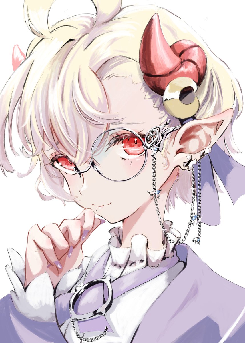 小蝶辺チェインさん(@KOCHOBE_CHAIN) モノクルと眼鏡を付けた姿を描き