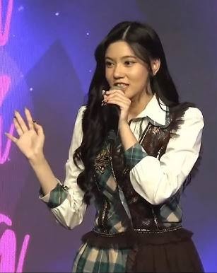 rizalakbarm_'s tweet photo. Indira Seruni 🥰:               Indira Gaseru 😔: https://t.co/jFokE5MlBF