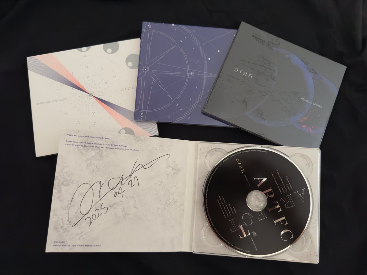 93Ayru's tweet photo. Another pic at #M3春2025, this time with @_aran, still can’t believe I got to meet him, buy his discs and then get a sign from him in one of my all time favorite albums 🥹 https://t.co/b22BQl3kp7