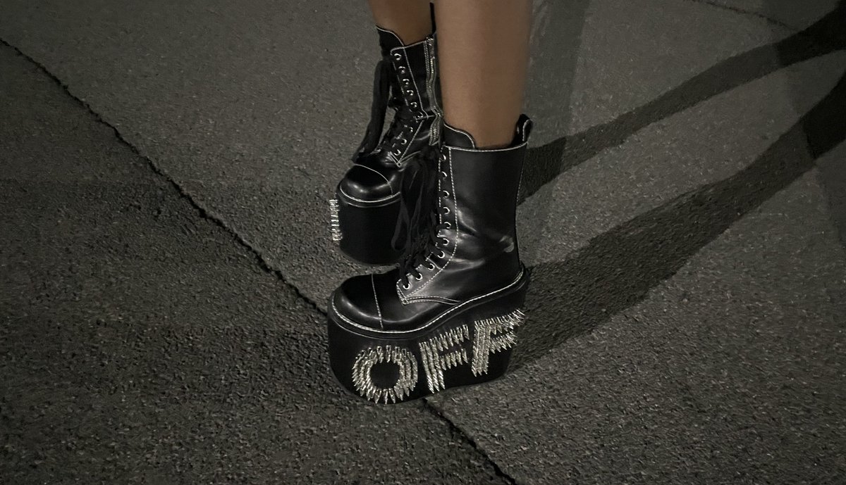 404HXR's tweet photo. My gf’s new boots https://t.co/2nSmbdenCg