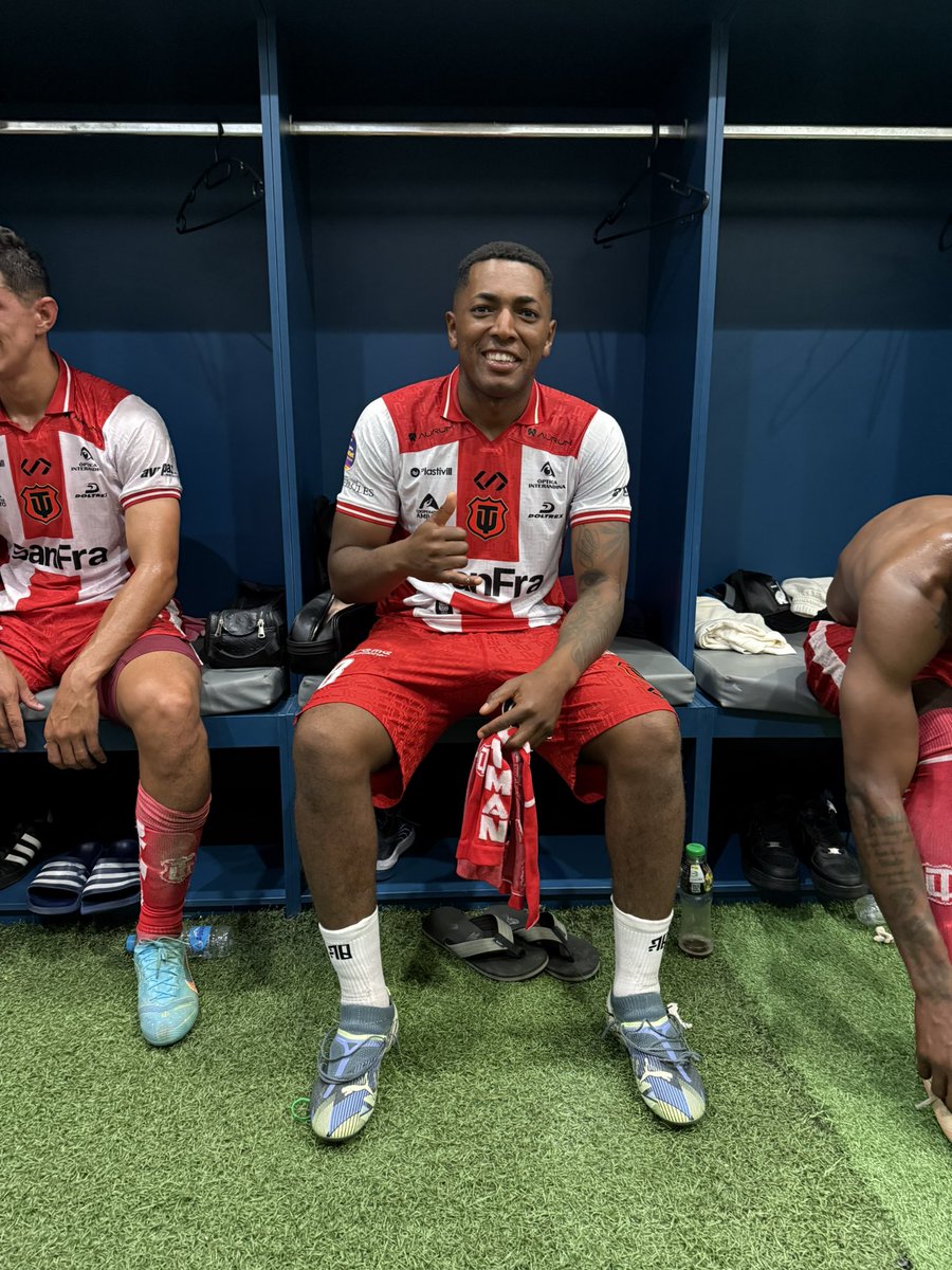 Madisonjulio2's tweet photo. Gloria a Dios 3+ 🔴⚪️ Esto recién empieza 🙏🏼 @TecnicoUOficial https://t.co/xx2u4ZLmxr