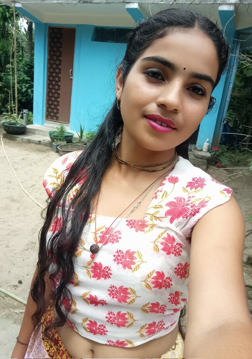 PinkiBo91796017's tweet image. &quot;সম্বন্ধ&quot; ডাঙৰ ডাঙৰ কথাৰে নহয়, সৰু সৰু &quot;অনুভৱ&quot; বোৰ বুজিব ধৰিলেই দৃঢ় হৈ পৰে। 
লগ পালেই নহয়, অন্তৰৰ সম্পর্ক ভাগ্যৰে হে বান্ধ খায়। নহ&apos;লে, লগটো আমি দৈনিক হাজাৰ মানুহ পাওঁ,
 হৃদয়ৰে বান্ধ জানো খাওঁ!!🥀..
#likeforlikes @highlight #fbpost #fb