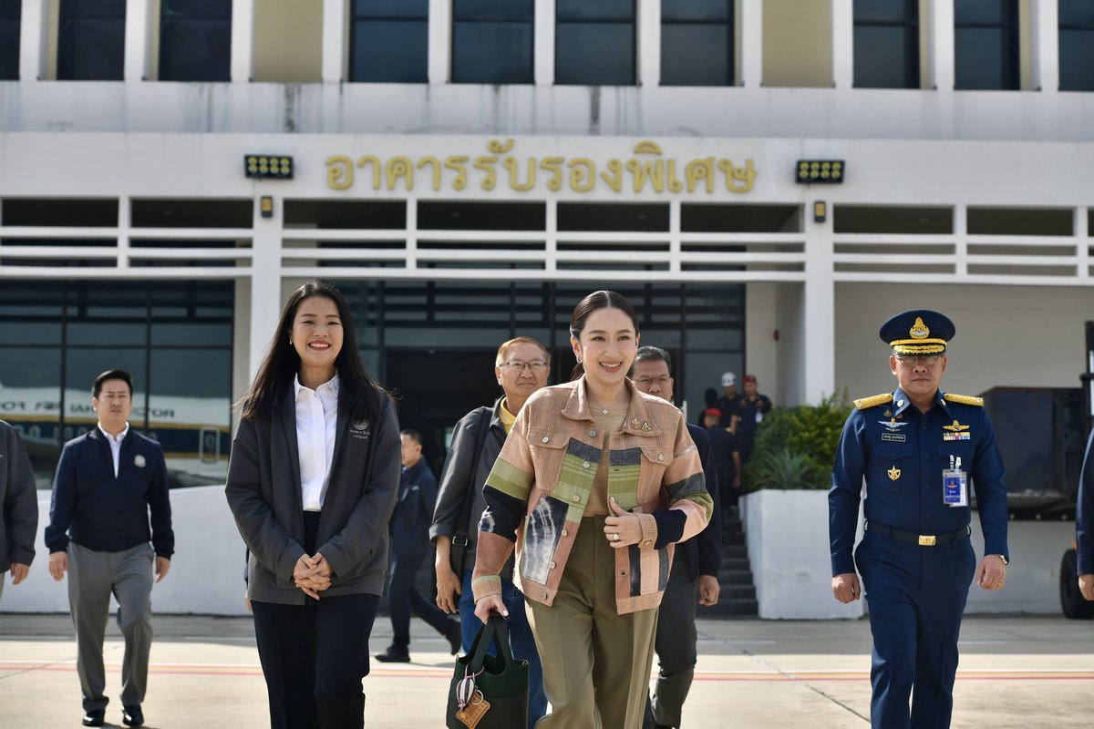 28 เมษายน 2568

นายกรัฐมนตรี พร้อมด้วย #ธีรรัตน์สำเร็จวาณิชย์ รัฐมนตรีช่วยว่าการกระทรวงมหาดไทย (<a href="/aim_theerarat/">Theerarat S.</a>) และคณะ ออกเดินทางจากท่าอากาศยานทหาร 2 กองบิน 6 (บน.6) ดอนเมือง กรุงเทพฯ ไปยังสนามบินกองทัพบกค่ายกฤษณ์สีวะรา ตำบลธาตุเชิงชุม อำเภอเมืองสกลนคร จังหวัดสกลนคร