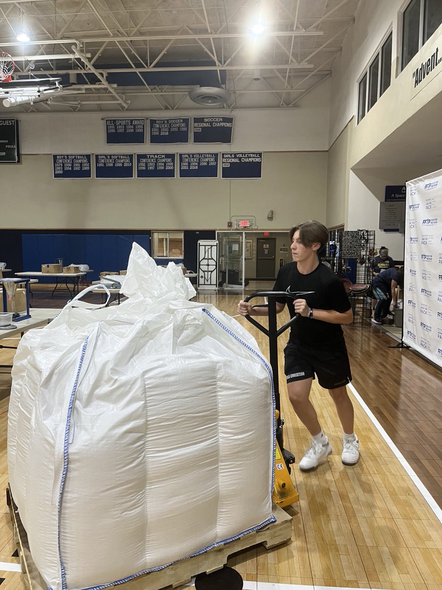 FoodForThePoor's tweet photo. Christhian Guevara shows us true service 💙 Volunteering with FFTP for years, he spreads joy and purpose. “The passion to bless others is contagious. I love being here. It’s gratifying to give freely.” #FFTP #VolunteerSpotlight #NationalVolunteerWeek https://t.co/LuvN2Re7KO
