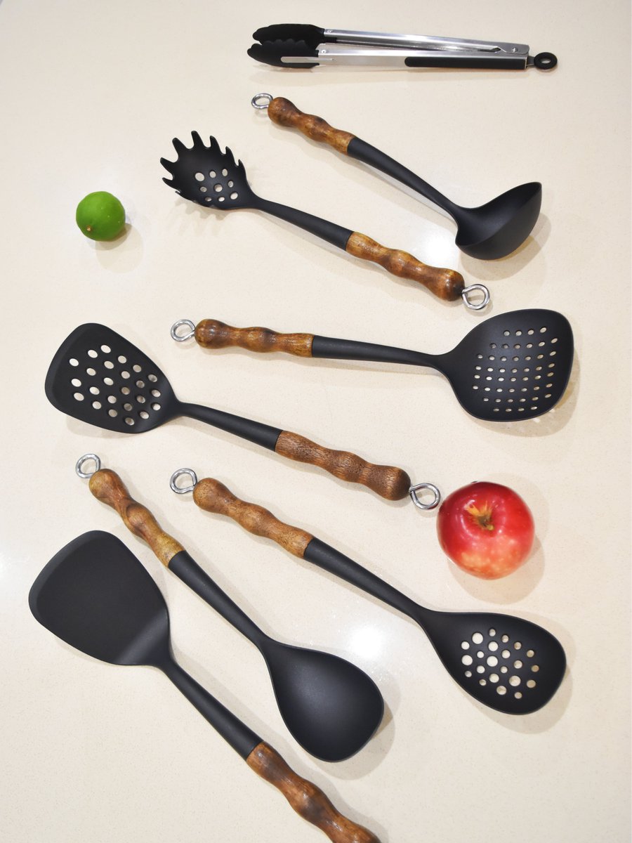 Prettyfinehome's tweet image. Acacia wood facts:

Harder than your 2025 goals

Warms faster than small talk

Ages like wine (unlike my knees) 🍷

#WoodFacts #AgingHumor #NewYearNewTools