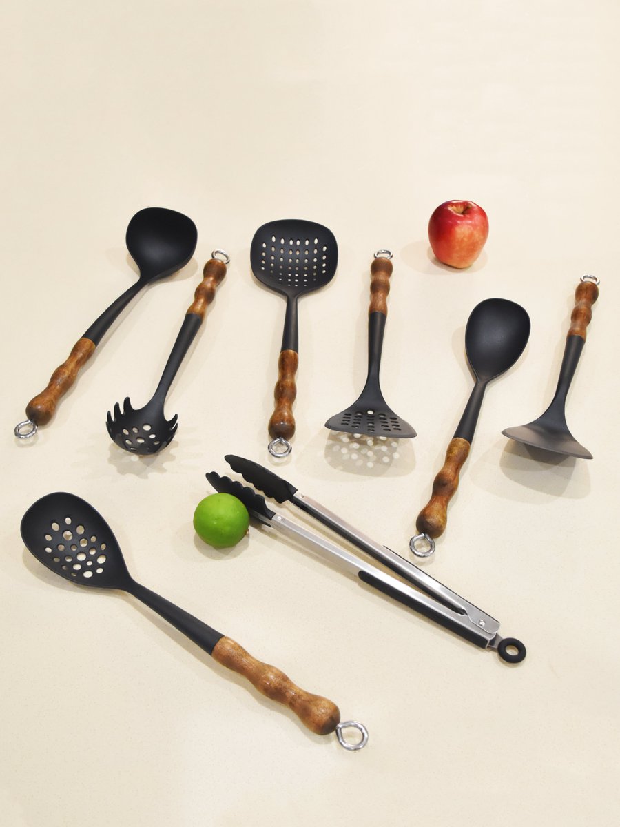 Prettyfinehome's tweet image. Acacia wood facts:

Harder than your 2025 goals

Warms faster than small talk

Ages like wine (unlike my knees) 🍷

#WoodFacts #AgingHumor #NewYearNewTools