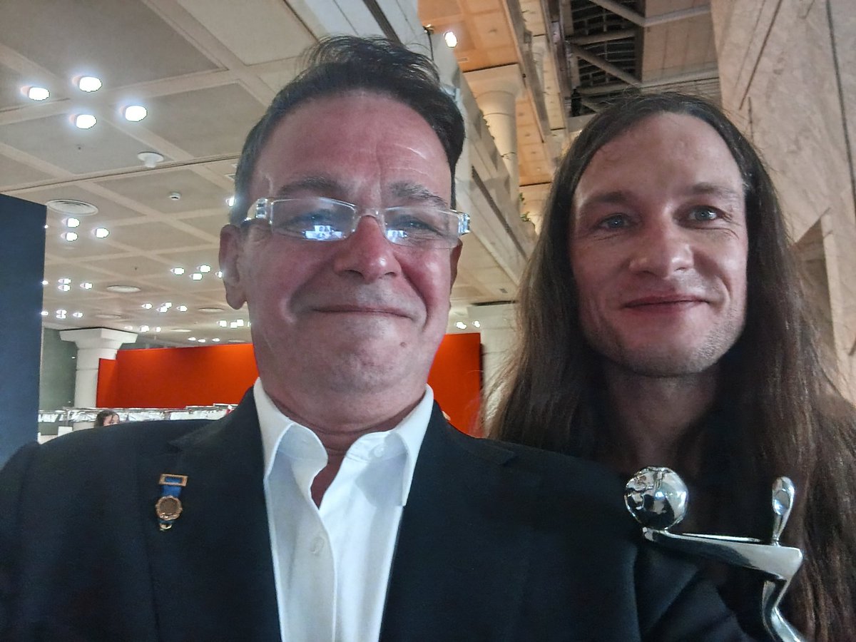 ALEXUNE's tweet image. #PremiosPlatino2025