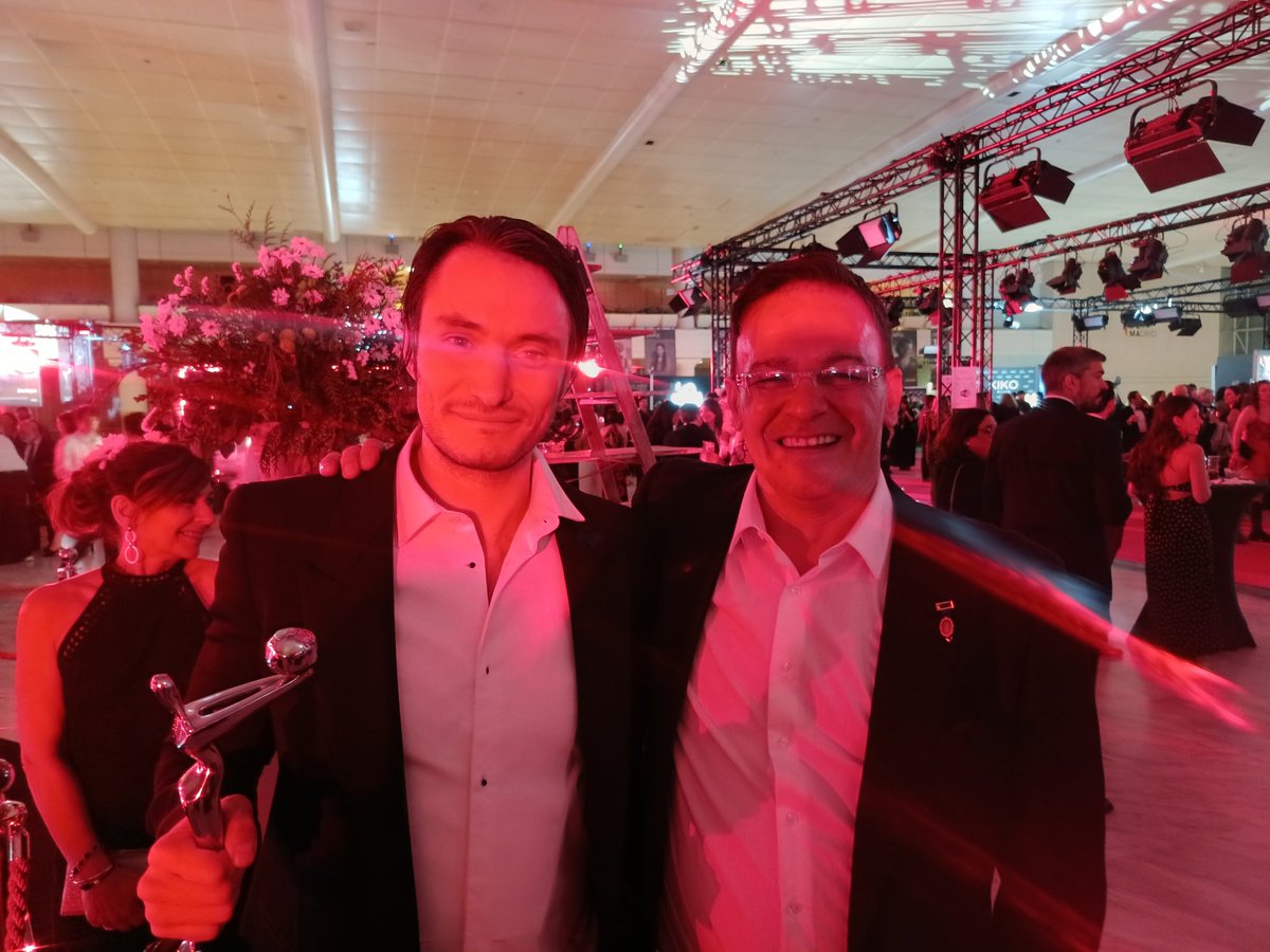 ALEXUNE's tweet image. #PremiosPlatino2025