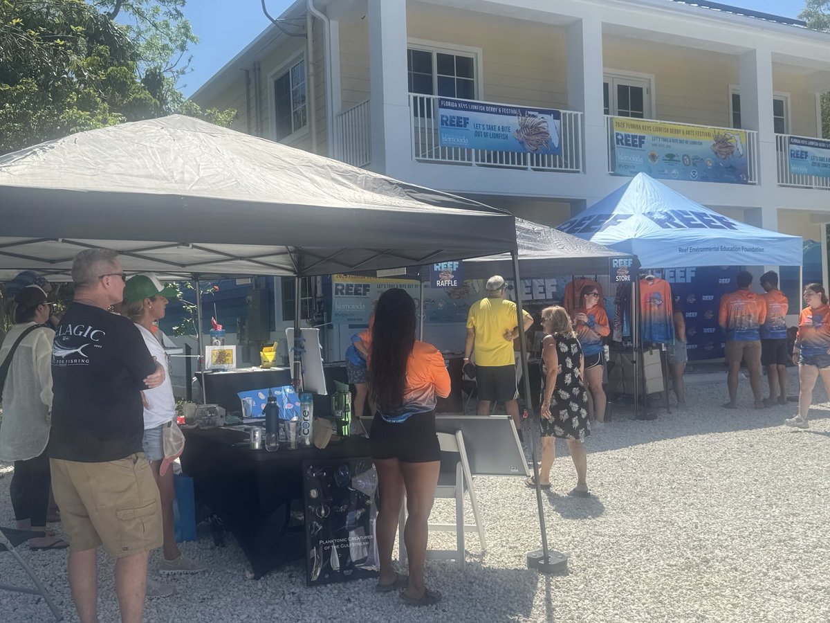 PhilEhr's tweet photo. Meeting voters — and boaters — where they are. #FL28 is two counties, one fight: protecting our workers, our economy, and our way of life. At the tiki bar in Islamorada, the bartender lives in Miami-Dade, works in Monroe. Our future depends on both.
#FLKeys #ForwardWithHonor
