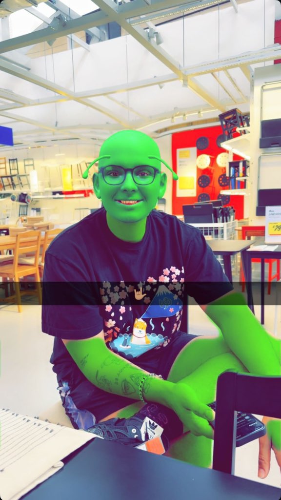 Latesitoo tweet media