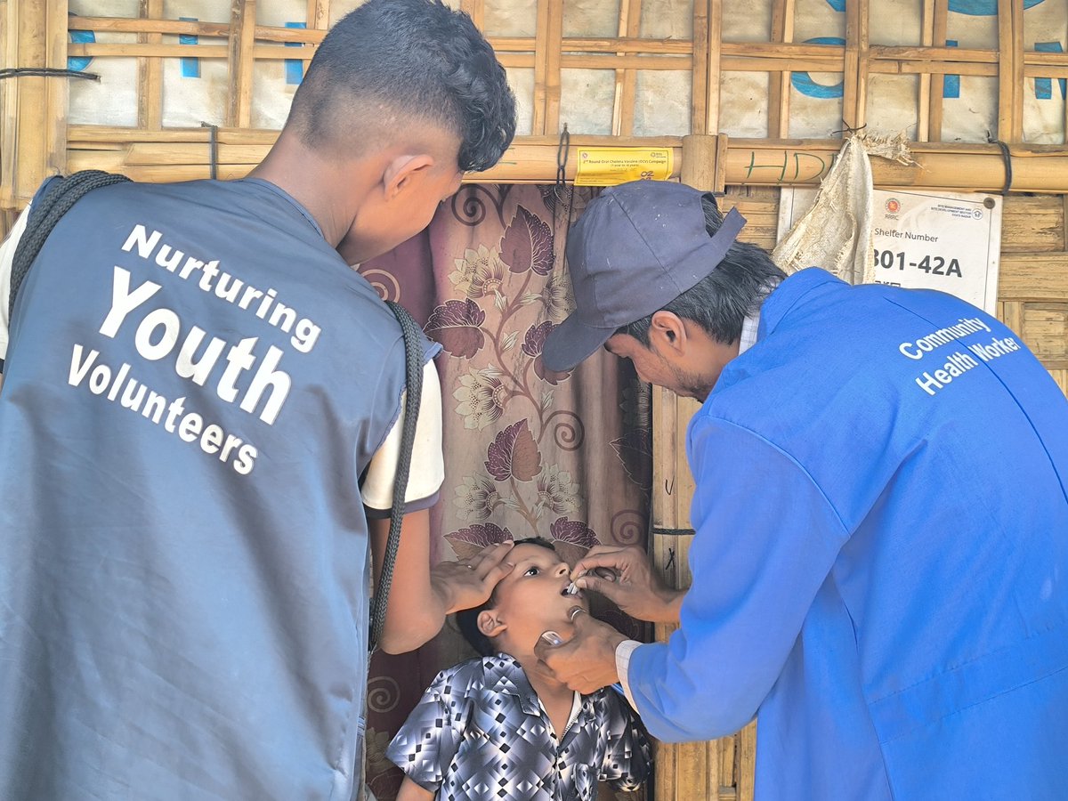 roridowan's tweet image. At the world's largest refugee camp, Cox's bazar Bangladesh vaccines are given to children between the ages of 1 to 6 years and under 6 years by the health care organisation like #WHO,#BRAC, #BDRCS and #MSF to protect our children dangerous diseases. These vaccines are very