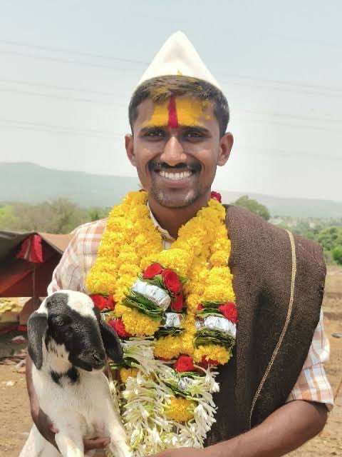 anjali_barge's tweet photo. यश हे फक्त पार्श्वभूमी मुळे नसते तर ते मार्गदर्शन,समर्पण,अभ्यास,planning यावर अवलंबून असते.बिरदेव IPS हे त्यांच्या हुशारी आणि मेहनतीने झाले.बाकीच्यांनी या क्षेत्रात येताना ह्या गोष्टी पहाव्या फक्त त्यांचे झाले selection मग मी पण होऊ शकतो असा आंधळा विचार न करता डोळस विचार करावा . https://t.co/dDWTIWyvnr