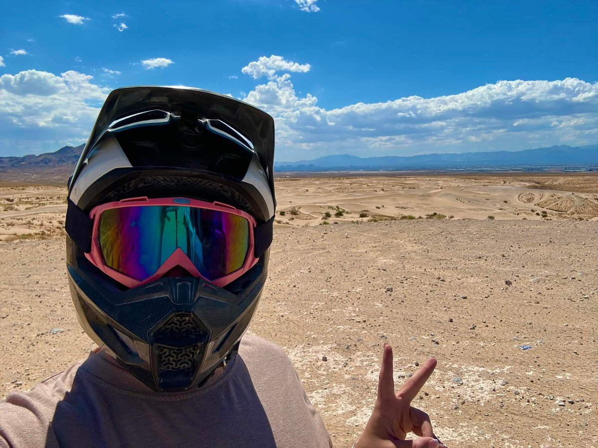 EuphoriaJess_'s tweet image. Missing Vegas extra today 😤🙌🏼

#LasVegas #Offroading