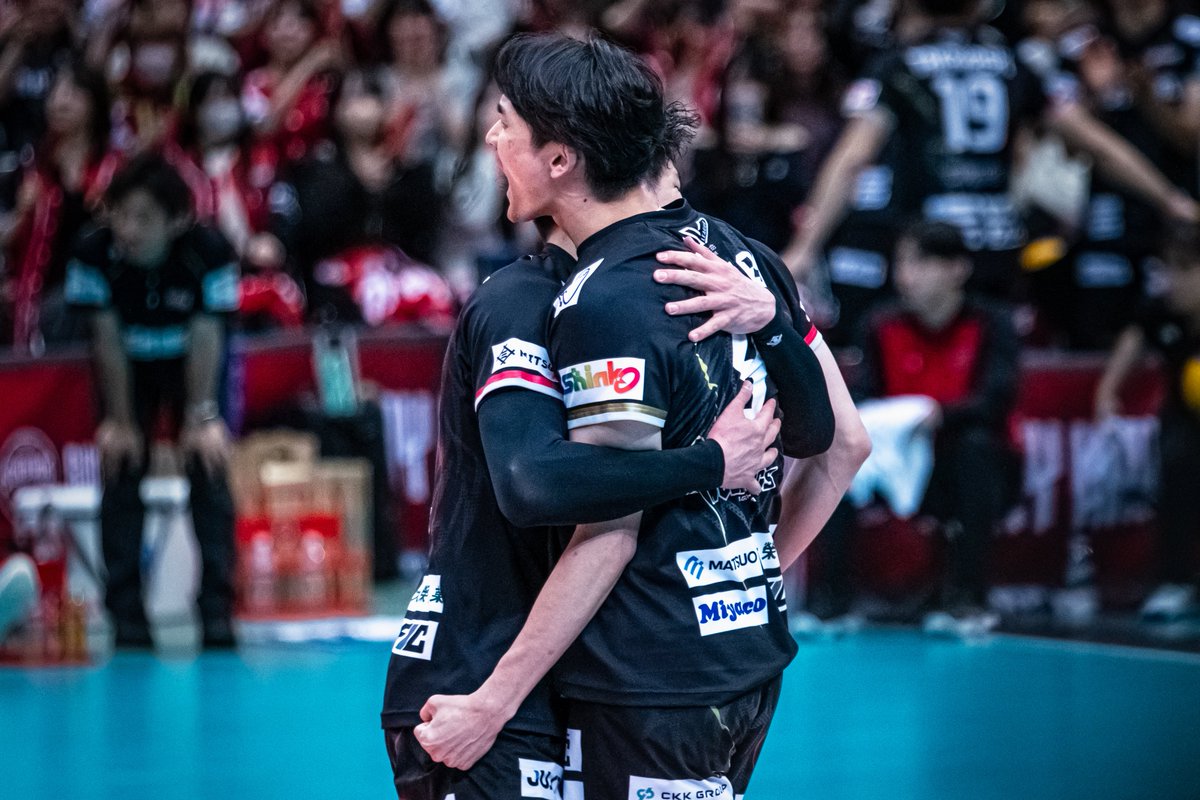 SAの後！🫂🔥

2025/04/27
Asueアリーナ大阪（大阪市中央体育館）

#高梨健太 選手
#水町泰杜 選手
#ウルフドッグス名古屋