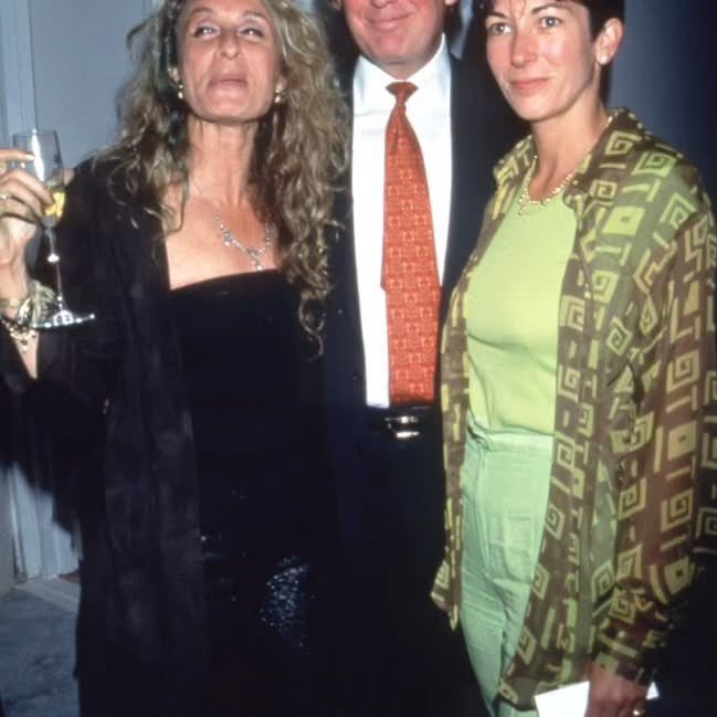KevinKayOnX's tweet photo. King Pedophile making it easier to do the deeds
#EpsteinList #EpsteinClientList #EpsteinFiles #EpsteinIsland #EpsteinFilesandClientList #GhislaineMaxwell #BillClinton #DonaldTrump #PrinceAndrew #AlanDershowitz https://t.co/wZ6MS0O0Ks