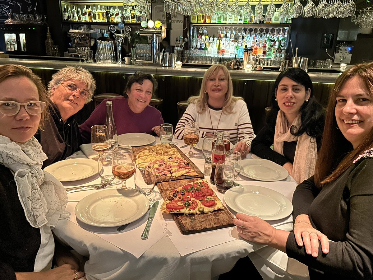 Con algunas ausencias y una visita, Autodidactas Inesperados palpitando el <a href="/MundialEscritur/">Mundial de Escritura</a>  <a href="/princesafuria/">Srta Bennet 💚⭐️⭐️⭐️</a> <a href="/alicialcano/">Alicia Cano</a> <a href="/kludiett/">kludi€tt 💚🧡</a> <a href="/hippie_osde/">ᕼIᑭᑭIE ᑕOᑎ OᔕᗪE</a> <a href="/patocolace/">Patricia Colace💚 🌈</a>