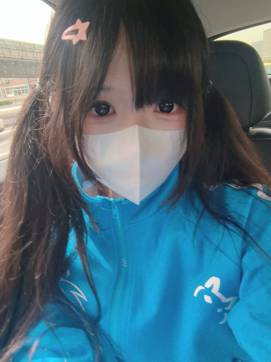 一件蓝色小外套x