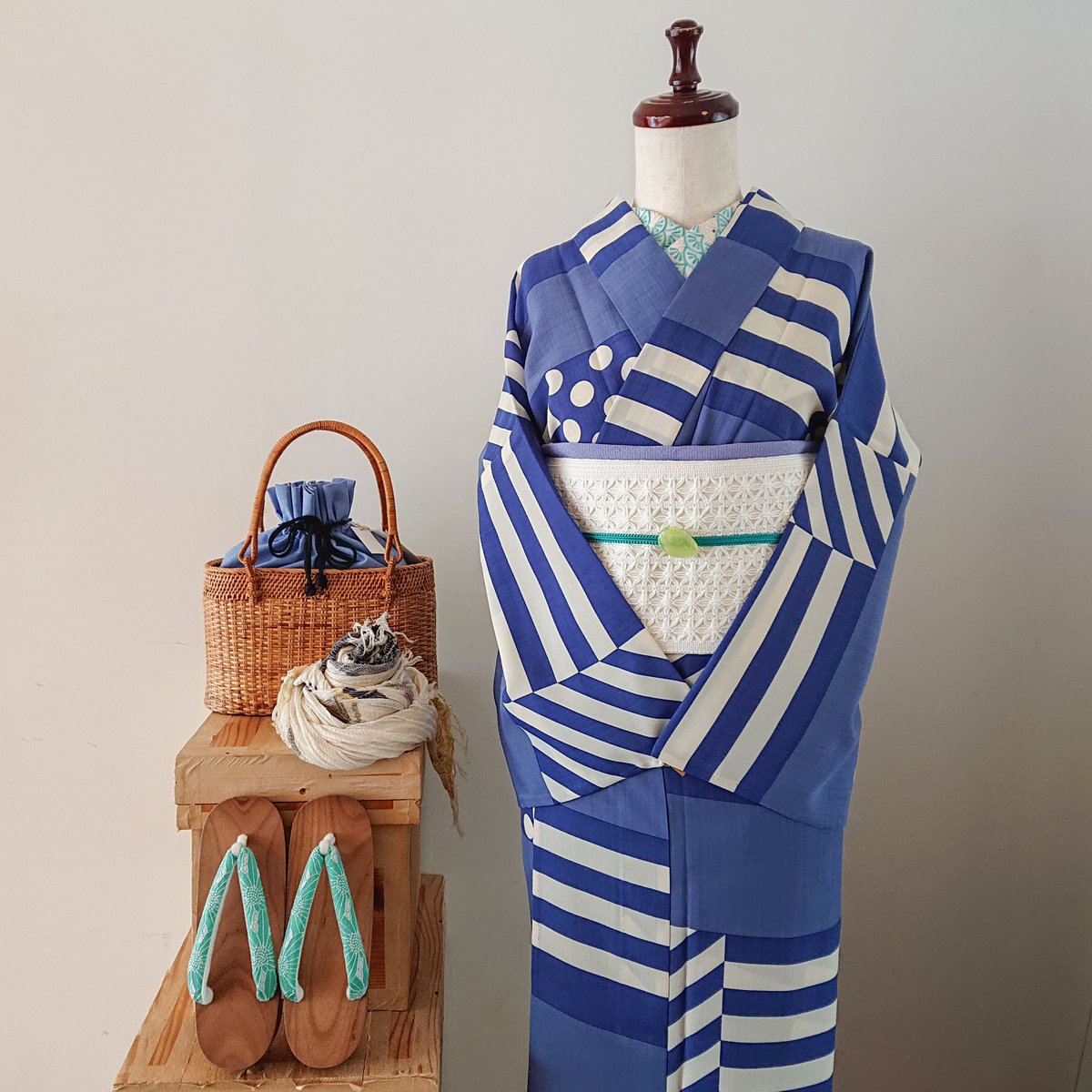 大塚呉服店 浴衣 洗える浴衣 水玉ストライプ レトロモダン 2025SS オリジナル浴衣 水玉ストライプ/グレーミント – 大塚呉服店
