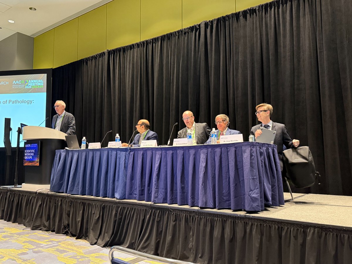 PeiLingChen_MD's tweet image. Amazing #AACR25 special evening Town Meeting "How AI Will Impact the Future of Pathology"! hosted by Dr. Massimo Loda. Featuring foundation models, agentic AI, benchmarking, multimodal data and drug development! @AI4Pathology, Jelle Wesseling, Kenneth Bloom & Jorge S. Reis-Filho