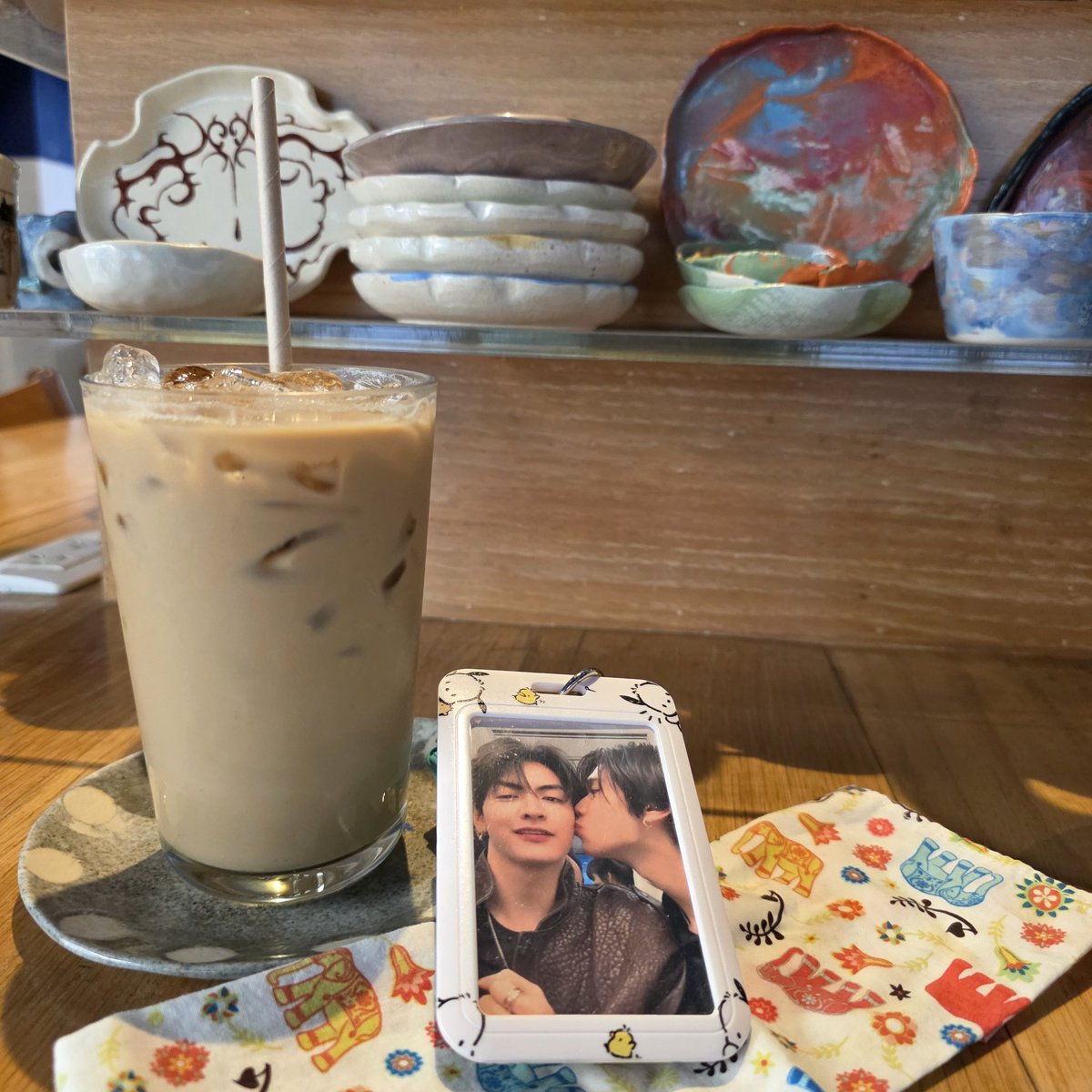 sum706's tweet image. 울 쭝당이 #히든아젠다 7화 도자기 데이트한 카페 다녀왔습니다🥰
쭝아 누나 원래 얼죽아인데 라떼 마셨다

#ClayCafe
#JoongDunk 
#joong #JoongArchen @ChenRcj
#dunknatachai @dunknatachai