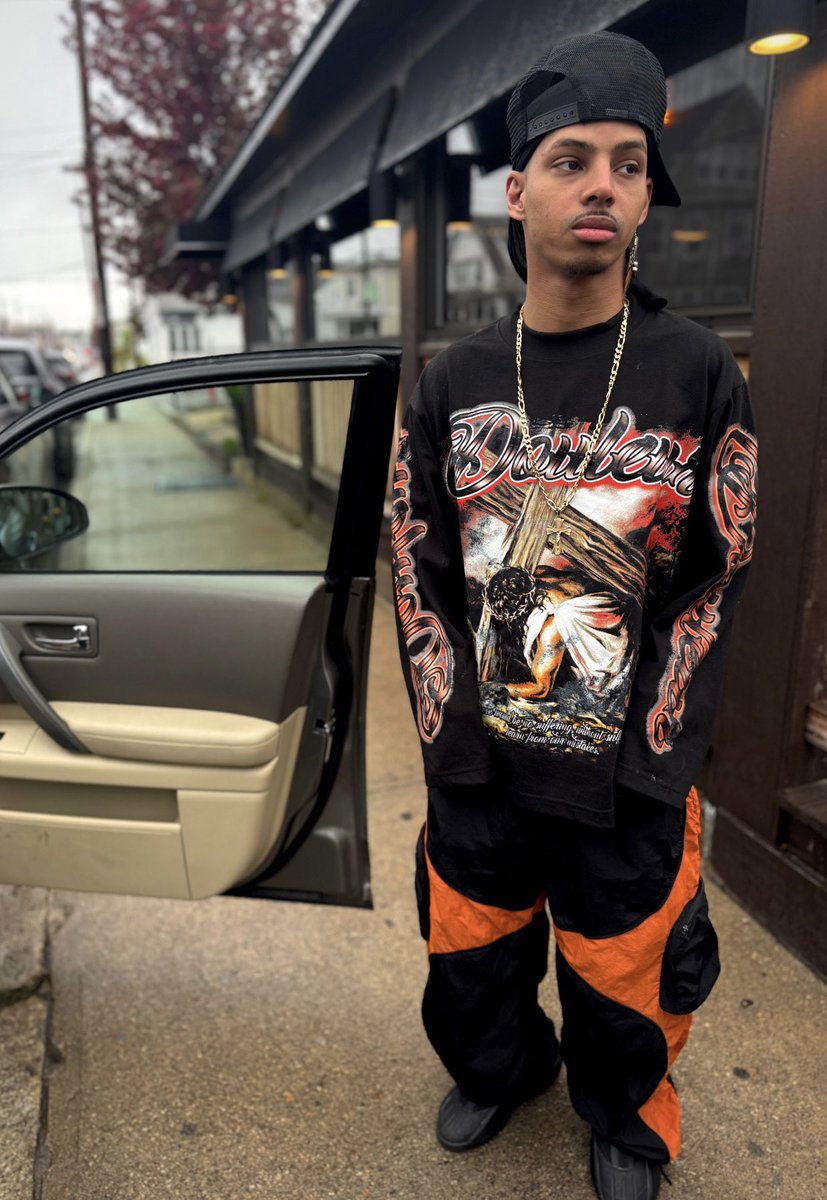 MiiGGiE's tweet image. I praise the lord, then break the law