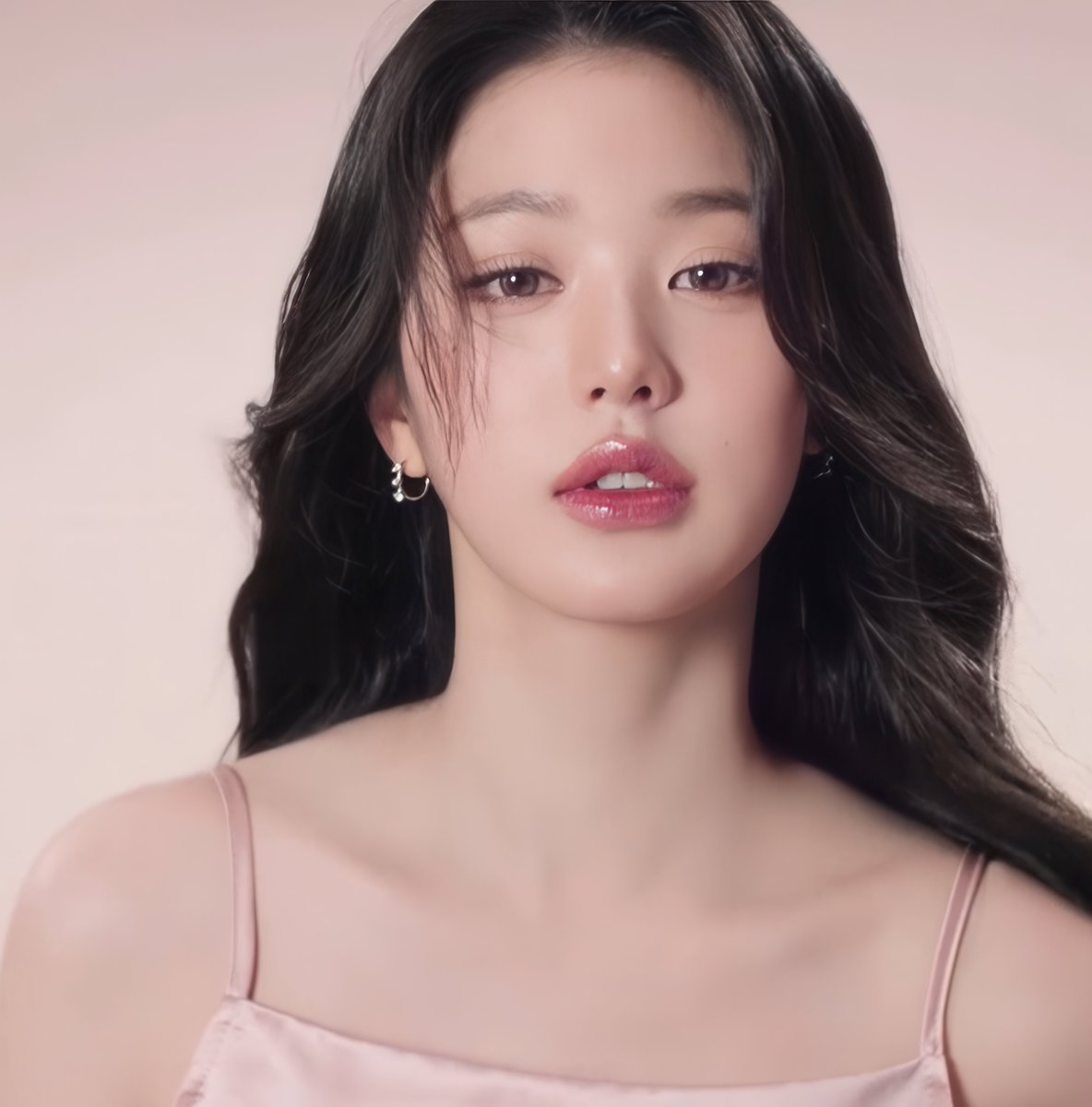 wonyoungdollz's tweet photo. I’m in love ✨ (4K) 

#장원영 #JANGWONYOUNG #IVE https://t.co/M8mg6Blpls