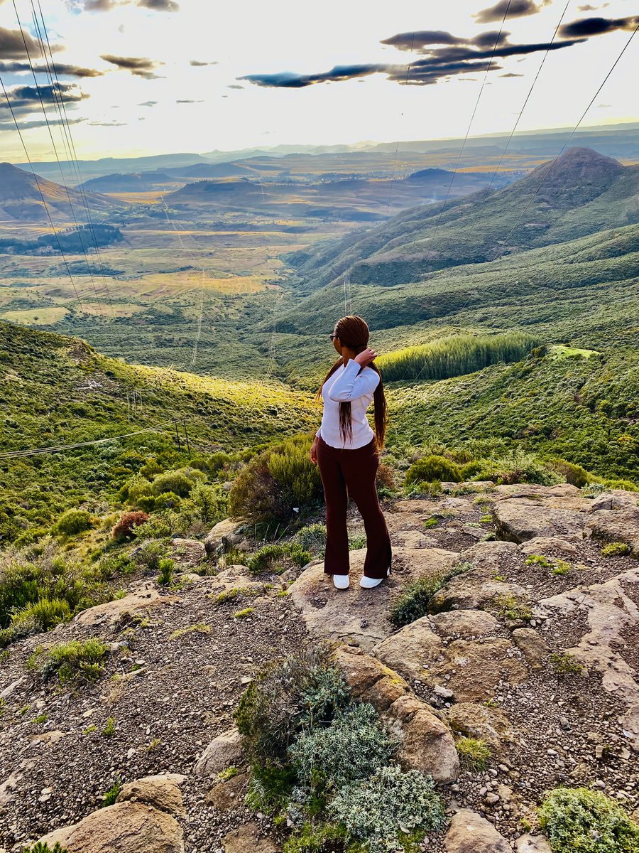 Gertrude_Poppy's tweet photo. The other day⛰️🏞️ https://t.co/RP1DJj76oG