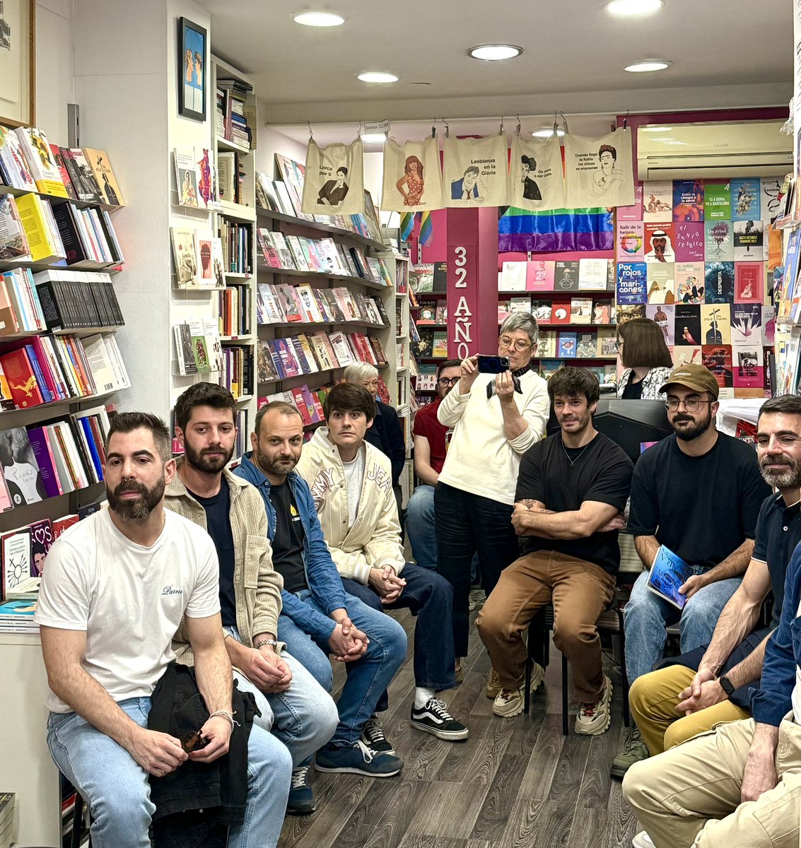 Editorial Dos Bigotes tweet media