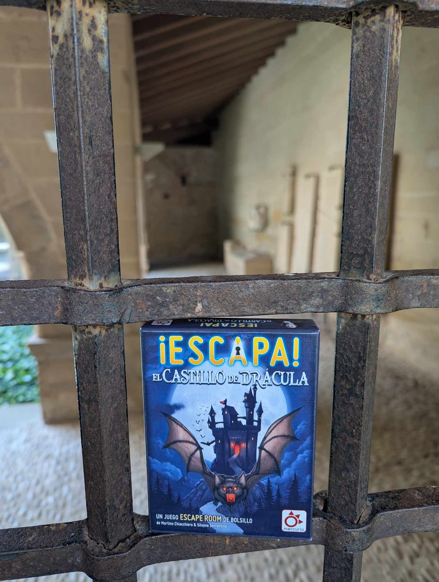 ¡Escapa! El castillo de Drácula

Un juego de cartas de <a href="/Mercurio_Juegos/">Mercurio Distribuciones</a> estilo #escaperoom en el que tendrás que sortear varios peligros 🧛🏻‍♂️🦇🧄
#boardgames #juegosdemesa madresdesterradas.es/index.php/2025…