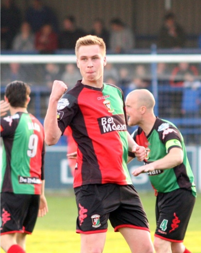 IrishLeagueOTD's tweet photo. 🚨 Irish League -On This Day 🚨

28 April 2012

@Glentoran beat Linfield for the 4th time that season with a 2-0 win at Windsor Park. 

Calum Birney with both goals for The Glens. https://t.co/Xg3aCoUflj