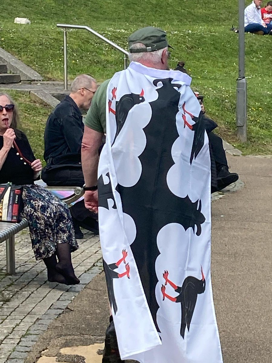 Don'tcha just love it when an everyday encounter leaves you with a (100% true) tale to tell

After the march on Saturday, a young lad asked if the Flintshire Flag was from Game of Thrones. Not sure how I feel about that. But I suppose we should be...... Choughed (sorry.....ish)
